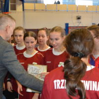 Zdjęcie ilustracyjne wiadomości: SP w Trzetrzewinie dziewczyny oraz SP w Chełmcu chłopcy najlepsi w zawodach między gminnych w piłce ręcznej Szkół Podstawowych klas IV - VI #13