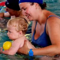 Zdjęcie ilustracyjne wiadomości: Rozpoczęcie projektu „Baby Swim” – Nauka pływania niemowlaków dla dzieci z terenu Gminy Chełmiec w wieku od 3 miesięcy do 3 lat. #2