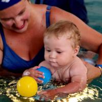 Zdjęcie ilustracyjne wiadomości: Rozpoczęcie projektu „Baby Swim” – Nauka pływania niemowlaków dla dzieci z terenu Gminy Chełmiec w wieku od 3 miesięcy do 3 lat. #3