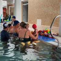 Zdjęcie ilustracyjne wiadomości: Rozpoczęcie projektu „Baby Swim” – Nauka pływania niemowlaków dla dzieci z terenu Gminy Chełmiec w wieku od 3 miesięcy do 3 lat. #6
