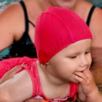 Zdjęcie ilustracyjne wiadomości: Rozpoczęcie projektu „Baby Swim” – Nauka pływania niemowlaków dla dzieci z terenu Gminy Chełmiec w wieku od 3 miesięcy do 3 lat. #7