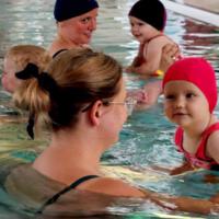 Zdjęcie ilustracyjne wiadomości: Rozpoczęcie projektu „Baby Swim” – Nauka pływania niemowlaków dla dzieci z terenu Gminy Chełmiec w wieku od 3 miesięcy do 3 lat. #8