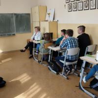 Zdjęcie ilustracyjne wiadomości: Lekcja Wiedzy o społeczeństwie w szkole w Biczycach Dolnych z udziałem wójta gminy. #1