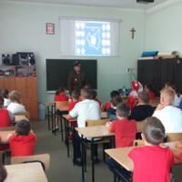Zdjęcie ilustracyjne wiadomości: „Żywa lekcja historii” – Droga Polski do Niepodległości  w Szkole Podstawowej w Wielogłowach #1