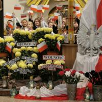 Obchody Narodowego Święta Niepodległości w Szkole Podstawowej w Marcinkowicach - zdjęcia z uroczystości w kościele