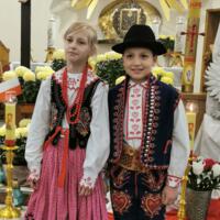 Obchody Narodowego Święta Niepodległości w Szkole Podstawowej w Marcinkowicach - zdjęcia z uroczystości w kościele