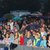 Zdjęcie ilustracyjne wiadomości: Imienieny Gminy Chełmiec -  Jak się bawią ludzie, kiedy pada deszcz… #8