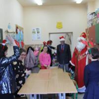 Zdjęcie ilustracyjne wiadomości: Święty Mikołaj u uczniów ze Szkoły Podstawowej z Oddziałami Specjalnymi w Chełmcu #3