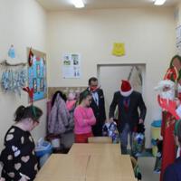 Zdjęcie ilustracyjne wiadomości: Święty Mikołaj u uczniów ze Szkoły Podstawowej z Oddziałami Specjalnymi w Chełmcu #4