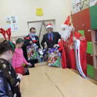 Zdjęcie ilustracyjne wiadomości: Święty Mikołaj u uczniów ze Szkoły Podstawowej z Oddziałami Specjalnymi w Chełmcu #5