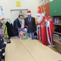 Zdjęcie ilustracyjne wiadomości: Święty Mikołaj u uczniów ze Szkoły Podstawowej z Oddziałami Specjalnymi w Chełmcu #6