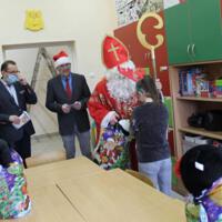 Zdjęcie ilustracyjne wiadomości: Święty Mikołaj u uczniów ze Szkoły Podstawowej z Oddziałami Specjalnymi w Chełmcu #13