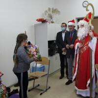 Zdjęcie ilustracyjne wiadomości: Święty Mikołaj u uczniów ze Szkoły Podstawowej z Oddziałami Specjalnymi w Chełmcu #31