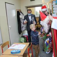 Zdjęcie ilustracyjne wiadomości: Święty Mikołaj u uczniów ze Szkoły Podstawowej z Oddziałami Specjalnymi w Chełmcu #60