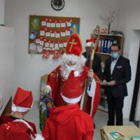 Zdjęcie ilustracyjne wiadomości: Święty Mikołaj u uczniów ze Szkoły Podstawowej z Oddziałami Specjalnymi w Chełmcu #71