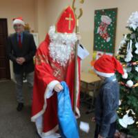 Zdjęcie ilustracyjne wiadomości: Święty Mikołaj u uczniów ze Szkoły Podstawowej z Oddziałami Specjalnymi w Chełmcu #84