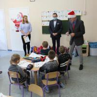 Zdjęcie ilustracyjne wiadomości: Święty Mikołaj u uczniów ze Szkoły Podstawowej z Oddziałami Specjalnymi w Chełmcu #91