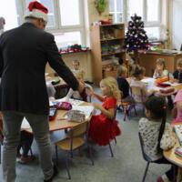 Zdjęcie ilustracyjne wiadomości: Święty Mikołaj u uczniów ze Szkoły Podstawowej z Oddziałami Specjalnymi w Chełmcu #94