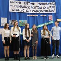 22 listopada 2023 roku w Szkole Podstawowej w Trzetrzewinie odbył się VIII  Gminny Festiwal Poetów – Piosenkarzy XX wieku „Ocalić od zapomnienia”.