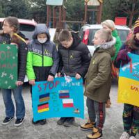 Zdjęcie ilustracyjne wiadomości: Happening „Stop wojnie” w Szkole Podstawowej w Januszowej #3