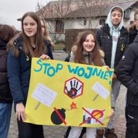 Zdjęcie ilustracyjne wiadomości: Happening „Stop wojnie” w Szkole Podstawowej w Januszowej #5