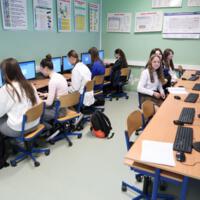 Zdjęcie ilustracyjne wiadomości: 8 pracowni komputerowych dla chełmieckich szkół #35