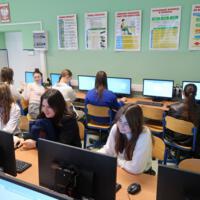 Zdjęcie ilustracyjne wiadomości: 8 pracowni komputerowych dla chełmieckich szkół #38