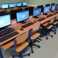 Zdjęcie ilustracyjne wiadomości: 8 pracowni komputerowych dla chełmieckich szkół #39
