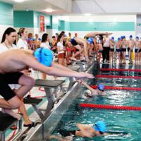 23 stycznia 2024 r. zgromadził na Pływalni Aqua Centrum Chełmiec ponad 140 zawodników, którzy po eliminacjach wewnętrznych, szkolnych wzięli udział w rywalizacji gminnej w poszczególnych stylach pływackich. 