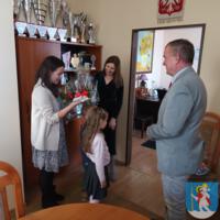Dzieci z przedszkola i żłobka z życzeniami dla mieszkańców gminy
