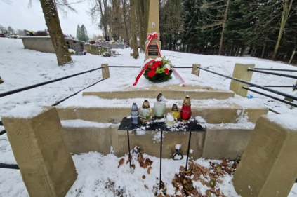 Odnowiony grób wojenny inż. Alberta Faucka na cmentarzu wojennym w Marcinkowicach