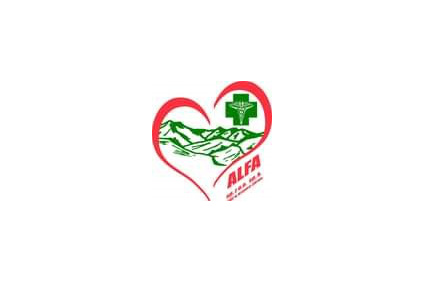 Logo NZOZ ALFA - zielone góry otoczone czerwonym sercem i zielony krzyż