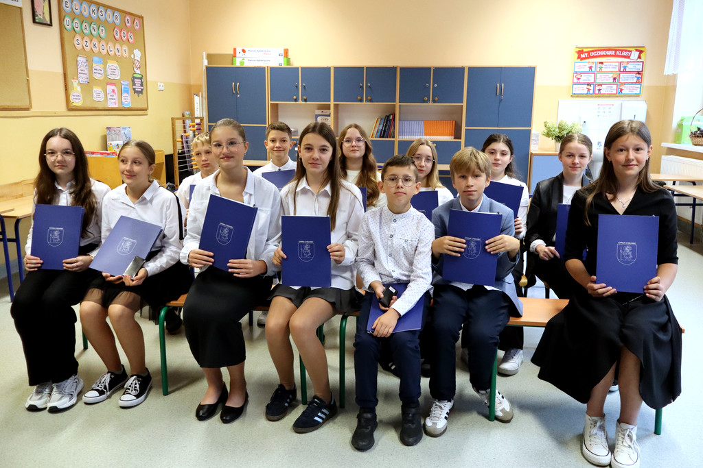Stypendia Wójta dla uczniów SP w Trzetrzewinie 
