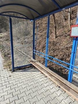 zdewastowane przystanki