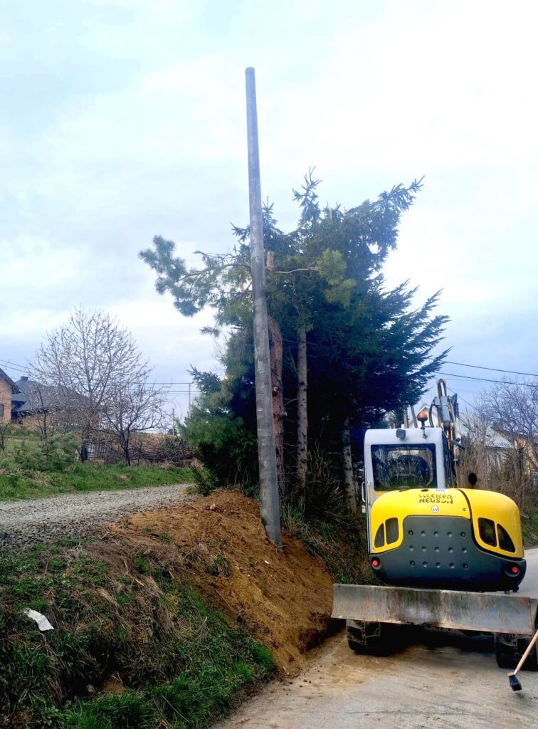 18 nowych lamp w Kunowie – ruszyła budowa oświetlenia ulicznego