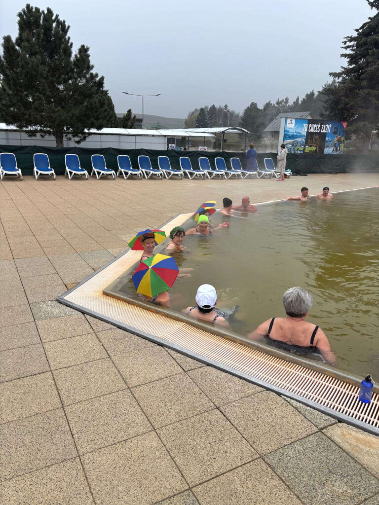 Seniorzy z gminy Chełmiec odwiedzili baseny termalne na Słowacji