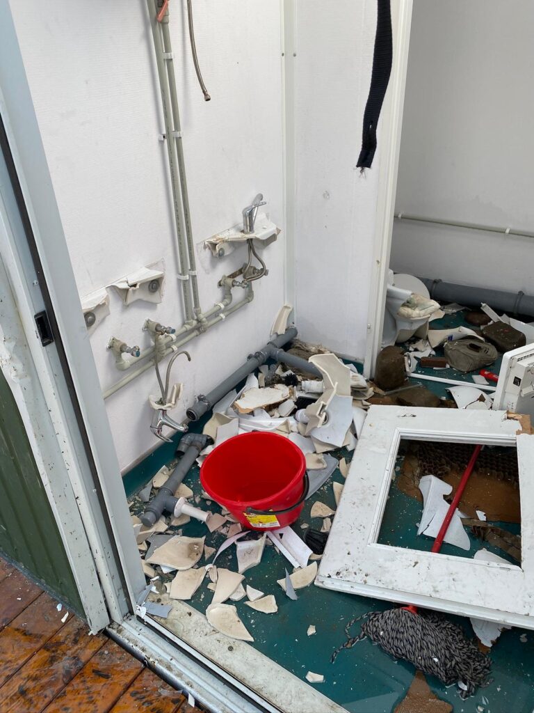 Akt wandalizmu w Świniarsku - wójt apeluje o pomoc w ustaleniu sprawców 