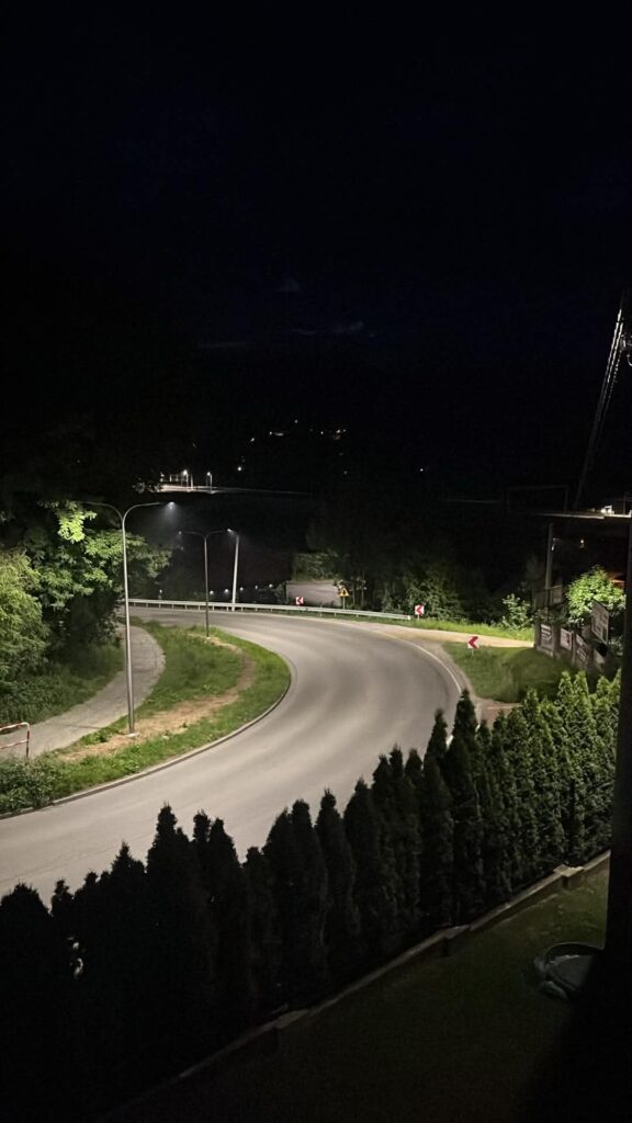 oświetlenie nad drogą powiatową