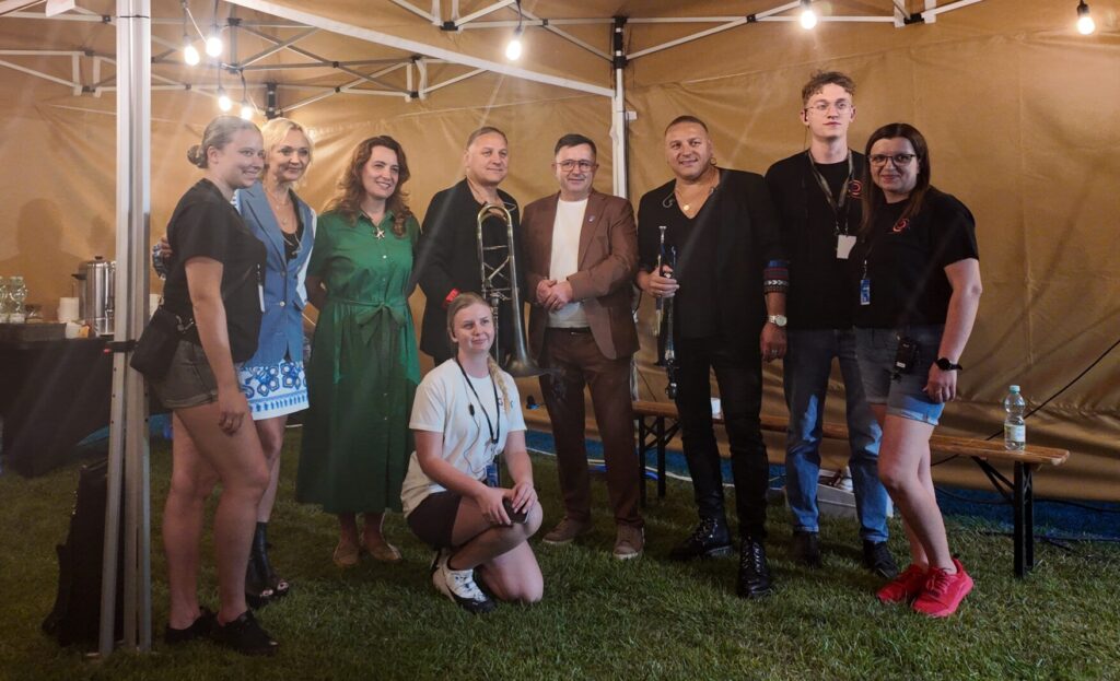 wspólne zdjęcie podczas imienin gminy chełmiec
