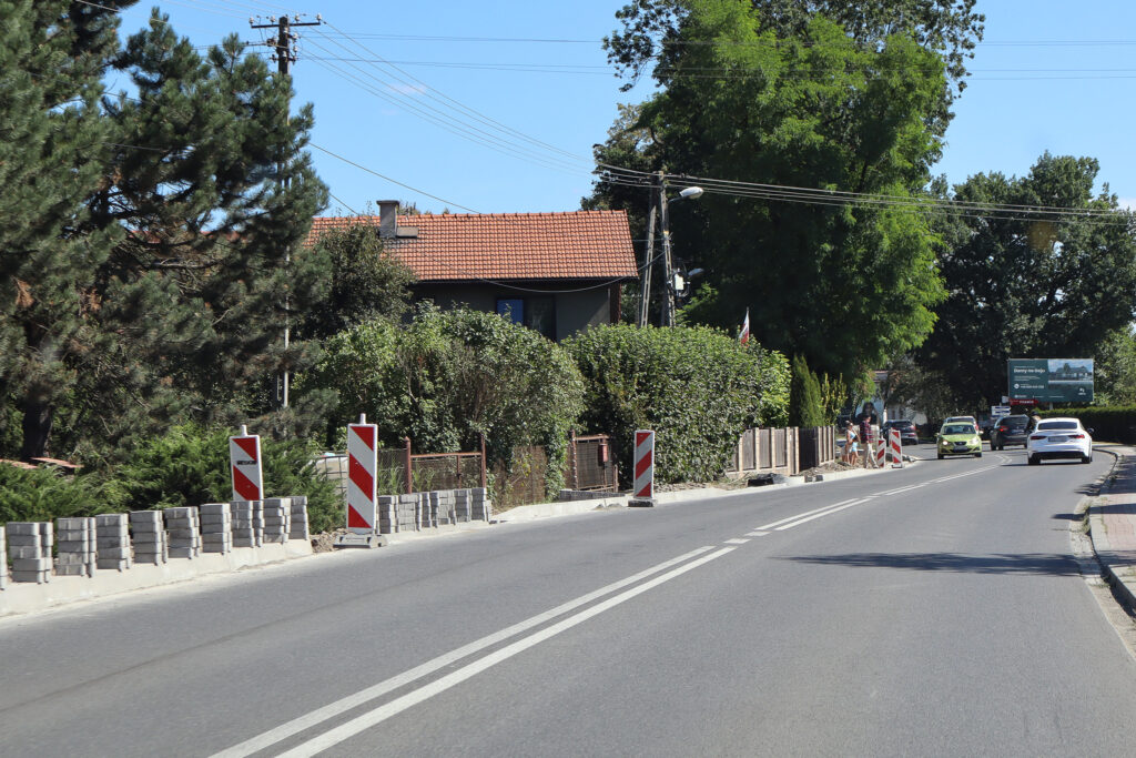 chodnik w Świniarsku