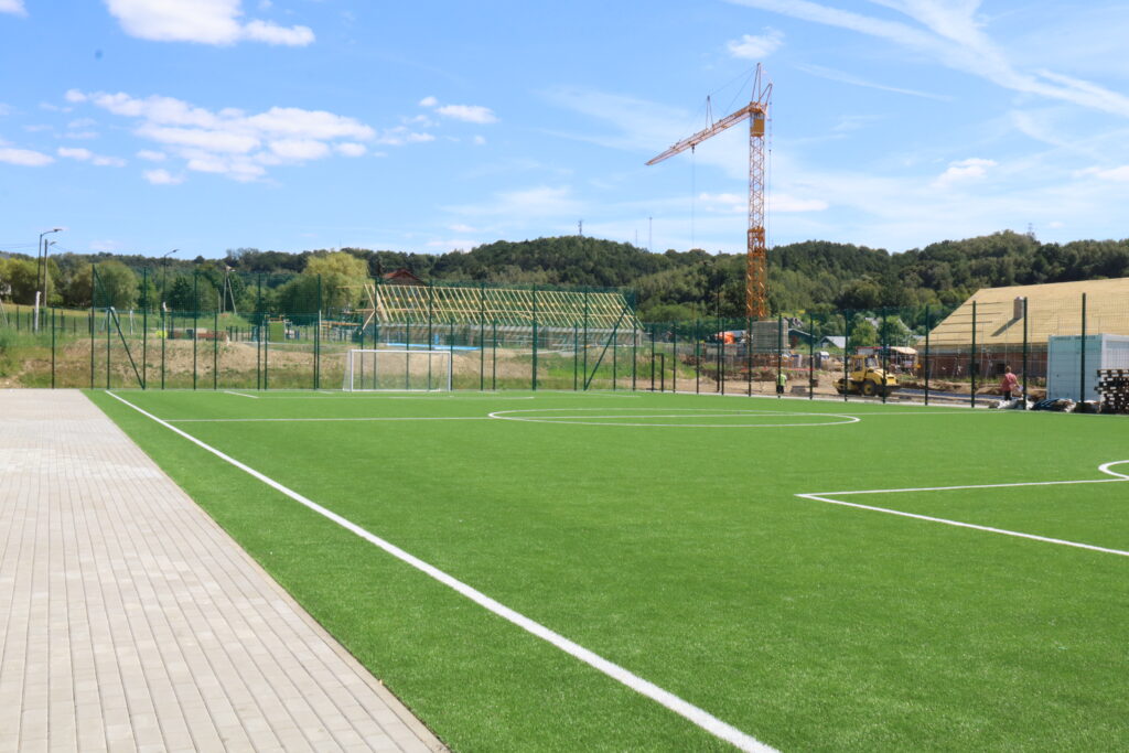 boisko sportowe w Wielopolu