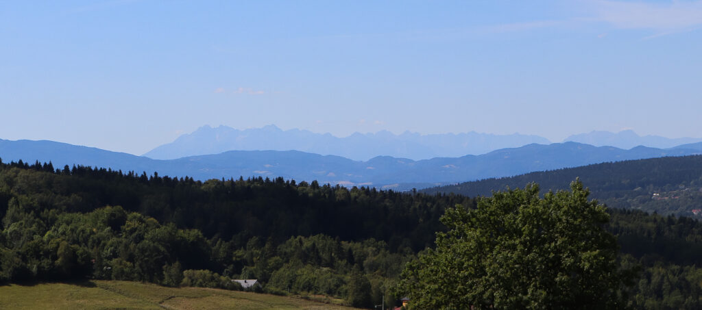 Świetlica Ubiad, budowa