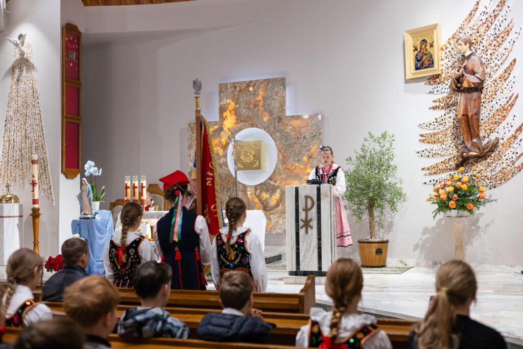 Wójt podczas święta ZSP w Niskowej rozdał nagrody uczniom i zapowiedział budowę nowej szkoły