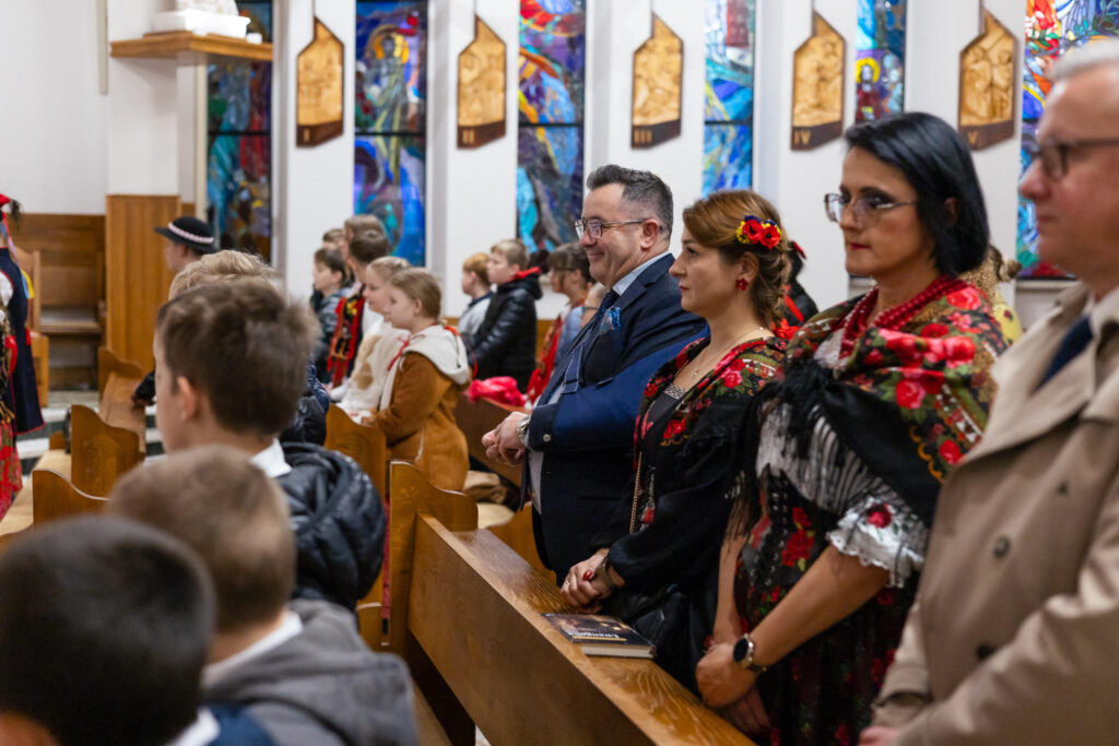 Wójt podczas święta ZSP w Niskowej rozdał nagrody uczniom i zapowiedział budowę nowej szkoły