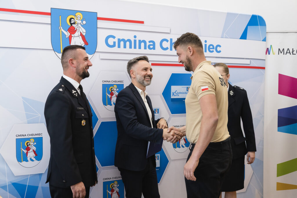 12 strażaków z certyfikatem KPP