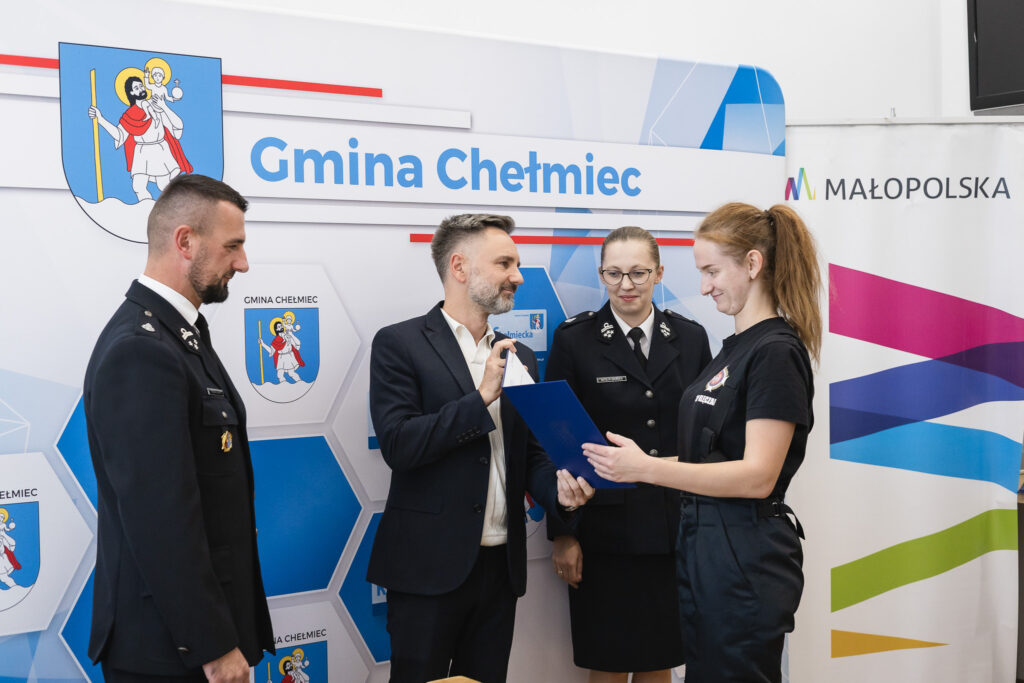 12 strażaków z certyfikatem KPP